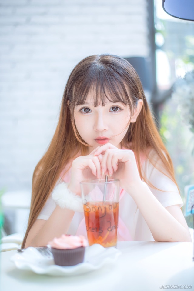 “哪怕是有一线可能，也绝不能放弃！”陈到冷声道。